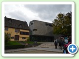 Bach Haus er i dag Johan Sebastian Bach-museum med bl.a. ca 250 orginaler fra Bachs hånd. Nærmest det gamle Bach Haus (åpnet i 1907) og til høyre det nye. Se gjerne:  https://en.wikipedia.org/wiki/Bach_House_(Eisenach) 