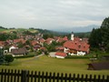 På kanten av Alpene....   
Her har alpelandskapet begynt. I kveldinga tok vi en spassertur i lendet ovenfor bebyggelsen.
