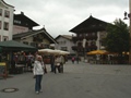 St. Johan in Tirol....   
I denne idylliske tirolerlandsbyen hadde vi en halvannentimes stopp.  Vi så oss litt om..... På kafeen bak her tok Kirsten og jeg en lunch.