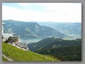 Flott vær og flott utsikt....   
Når vi er kommet opp til toppstasjonen er det fantastisk utsikt ned mot Zell am See og til fjellene i alle retninger.