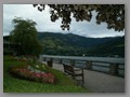 Benken....   
Også her langs promenaden kan trette ben finne hvile....
